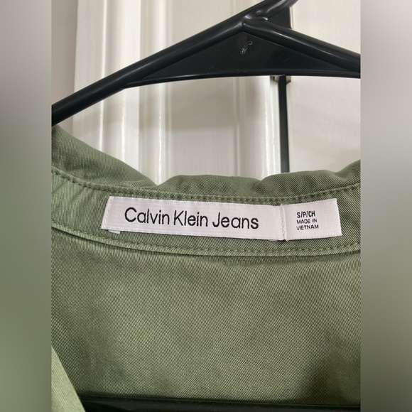 Calvin Klein Women's Split Hem Button Down Shirt with Roll Tab Sleeves - Picture 6 of 9